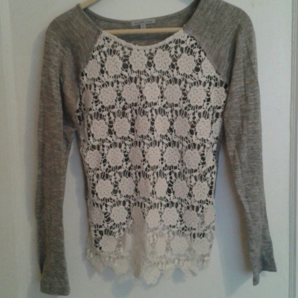 Long sleeve gray shirt with cream-white lace front